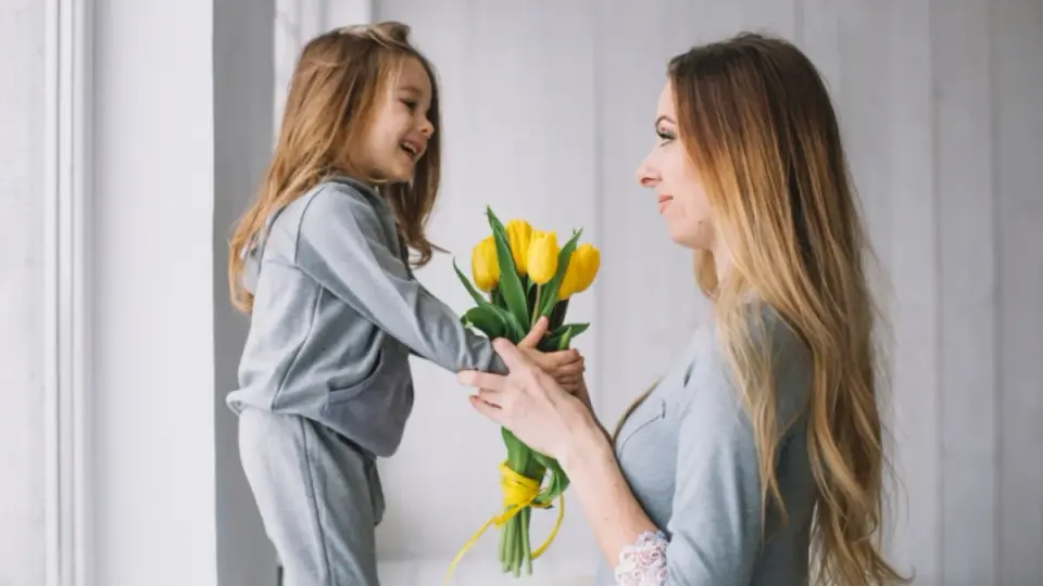 Для донечки привітання з Днем народження від мами