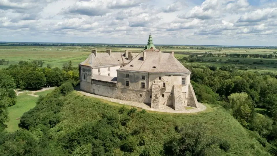 Замки України – Олеський