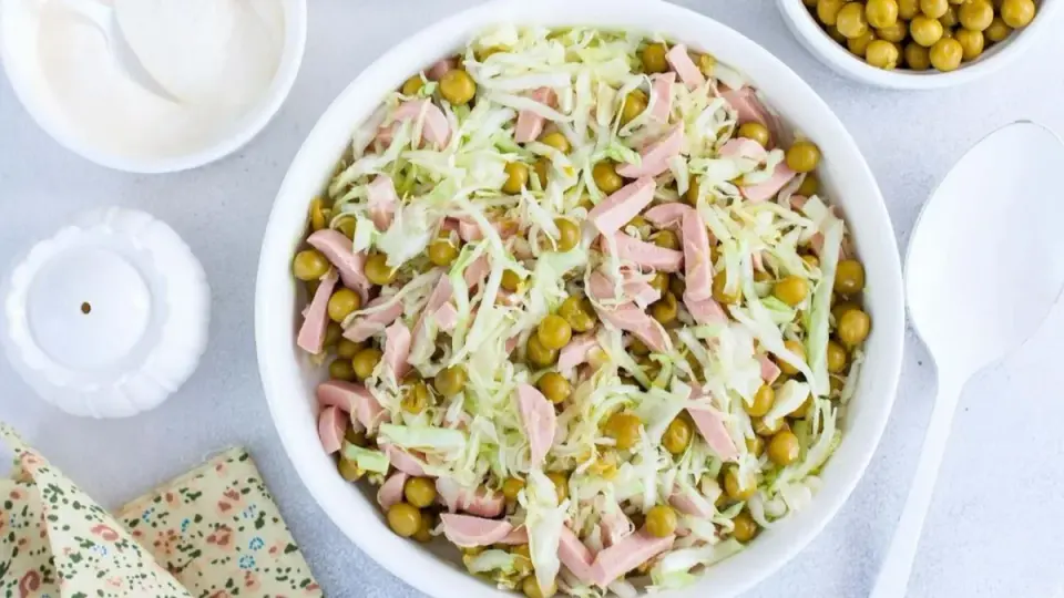 Salat z pekinskoyi kapusti