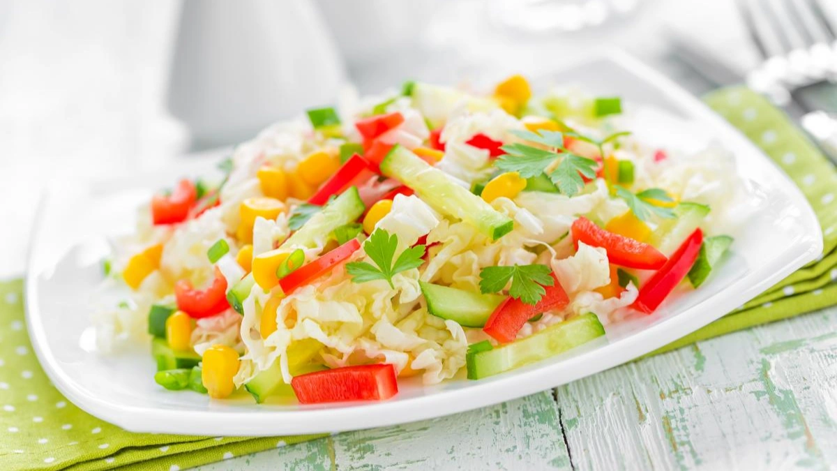 Салат з пекінської капусти і огірка