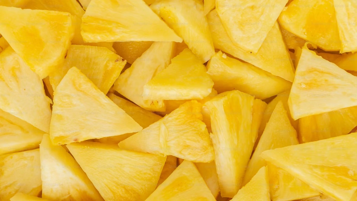 Cалати з ананасами, які замінять вечерю - рецепти