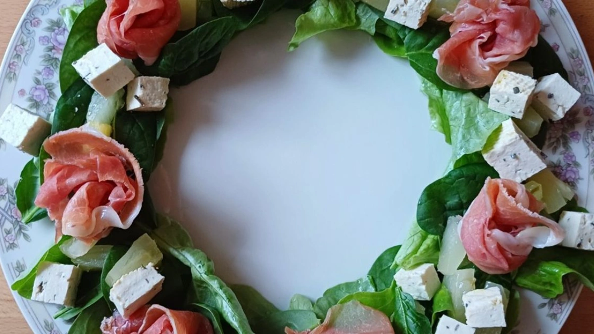 Рецепт салату з ананасами та хамоном - інгредієнти та кроки приготування