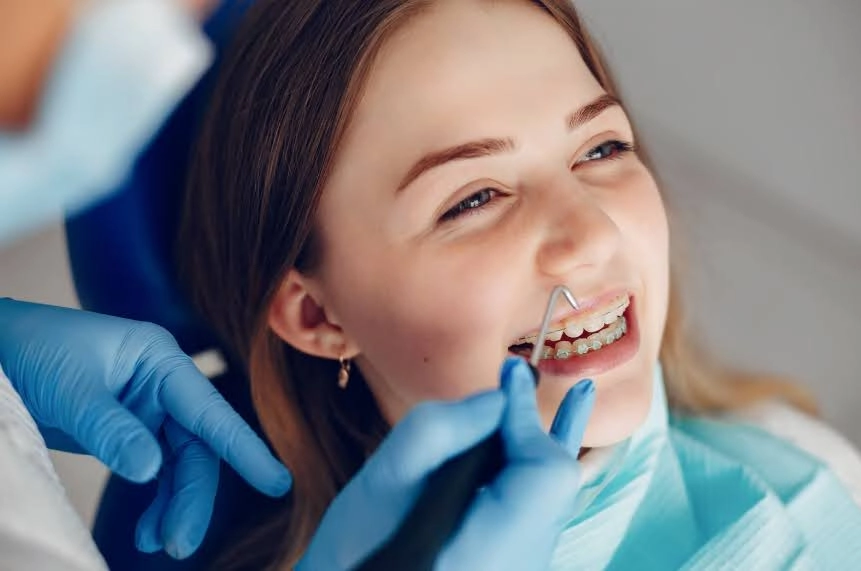 Як правильно доглядати за брекетами