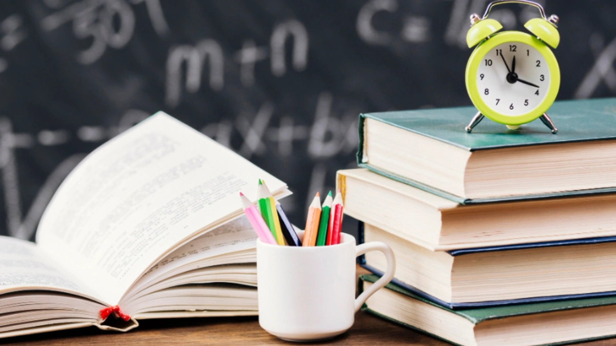 Що таке прийменники приклади