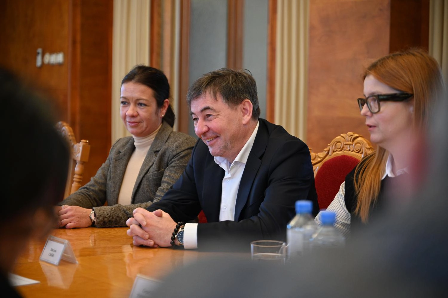 Зустріч посадовців за круглим столом під час обговорення розвитку адаптивного спорту в Закарпатті