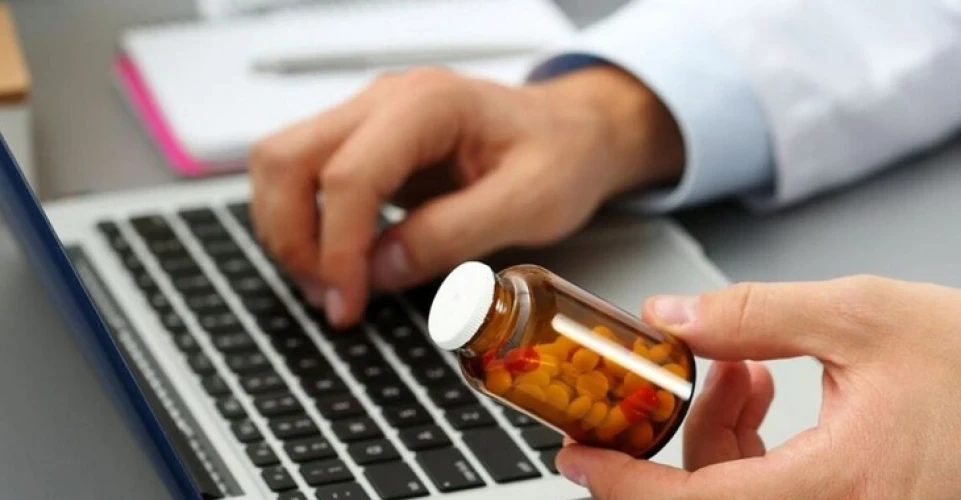 Оновлення інструкцій до ліків: ДЕЦ синхронізує з EMA рекомендації PRAC – що зміниться для 8 діючих речовин?